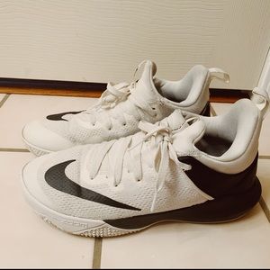 NIKE BASKETBALL SHOES